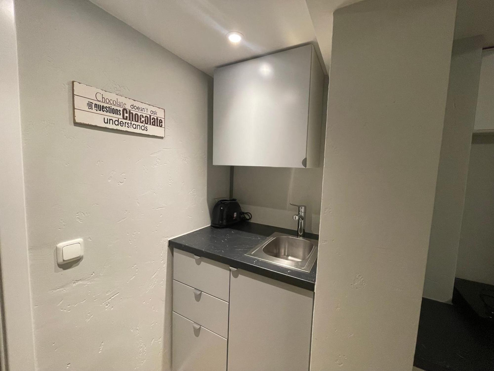 Suesses Kleines Und Zentrales Apartment Fuer Zwei Personen Mitten In Hamburg Bagian luar foto
