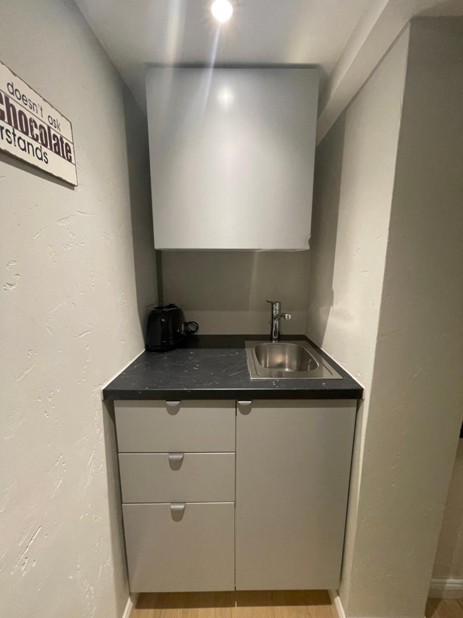 Suesses Kleines Und Zentrales Apartment Fuer Zwei Personen Mitten In Hamburg Bagian luar foto